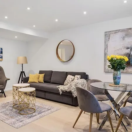 Cs Apartments Queensway